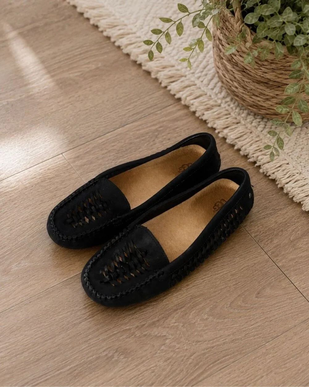 UGG Clary Moccasins Black Suede Loafers Women’s Sz 7 Model 1009881